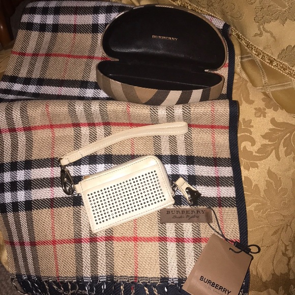 Burberry Fringe Scarf w/ Wristlet & Eyeglass Case - Picture 3 of 17